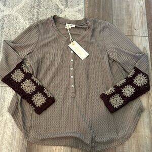 In Loom NWT Shirt size Large